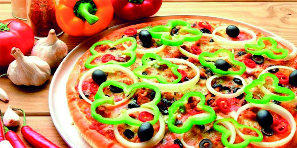 Pizza de pimientos y tomate, fuente de Vitamina C